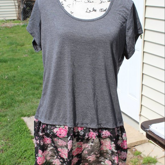 Women's Layered Look Top - Picture 2 of 7